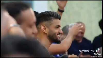 כל מי שלא שר - מסכן