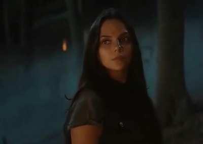 Dafne Keen vid