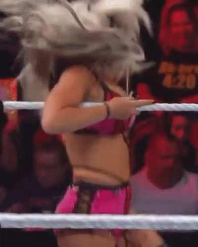 Liv wanting to be tagged in 🫳🏻