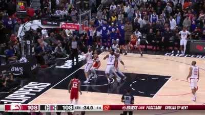 [Highlight] Trae Young hits the floater to give the Hawks a lead with 30 seconds left