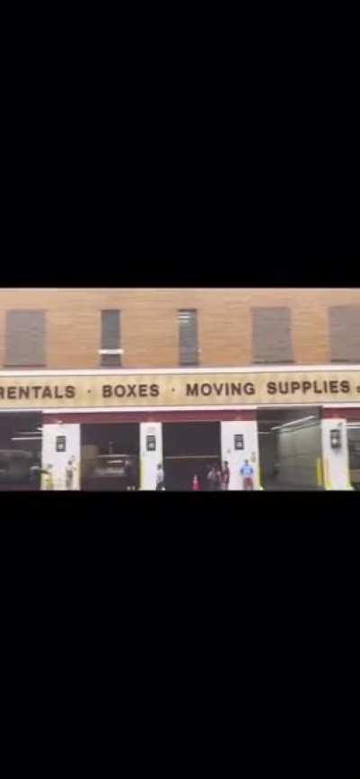 The line for Uhaul out the door and around the corner... Covid’s getting these gentrifiers out the city