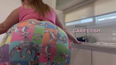  I want to shake my gassy ass in your face honey