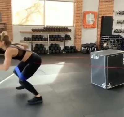 WCGW using unsecured elastic bands