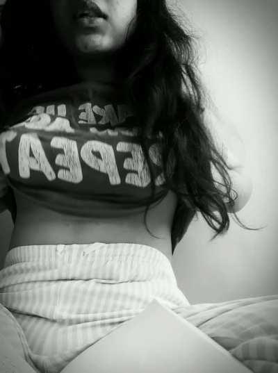 Help me with my paper and I promise to pay you back with my tits 👉🏼👈🏼