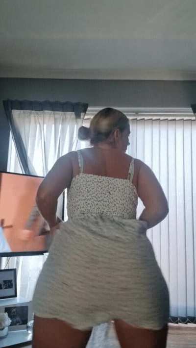 Realising my dress is see through 🤦🏼‍♀️