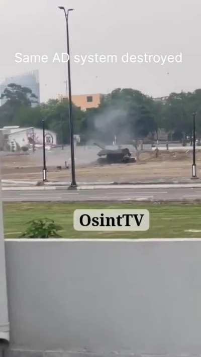 Pakistan Swiss-made Oerlikon GDF Anti-aircraft gun trying to shoot indian drones. The same AD system was destroyed by India moments later.