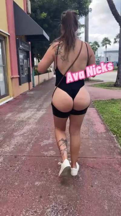 Would you risk suffocation to eat me out right here on the Miami streets?