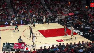 [Highlight] Gregg Popovich nonchalantly reacts to a turnover