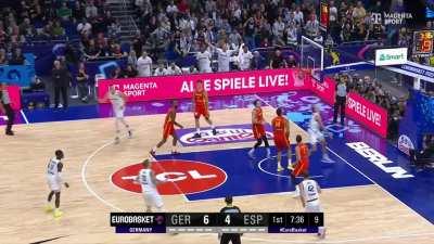 [Highlight] Franz Wagner dances and craftily finishes at the rim for two!