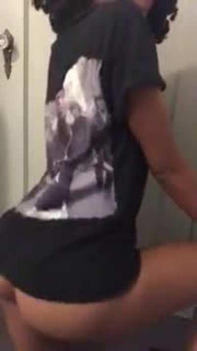 T-shirt & Thong 🔥