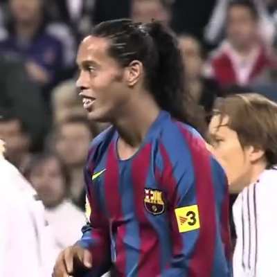 The performance that earned Ronaldinho a standing ovation at the Santiago Bernabeu!