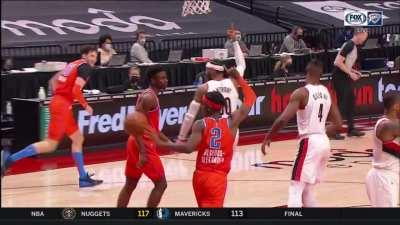 [Highlight] Shai Gilgeous-Alexander does.... something and gets the ball in the basket for two points (26.01.2021 OKC@POR)