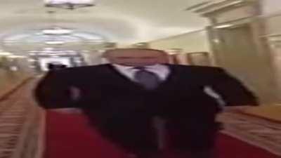 9 y.o. ben okuldan hasta olduğum için erken çıkıyorum