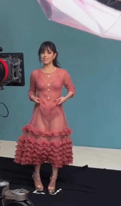 The way she pulls up that dress 😍