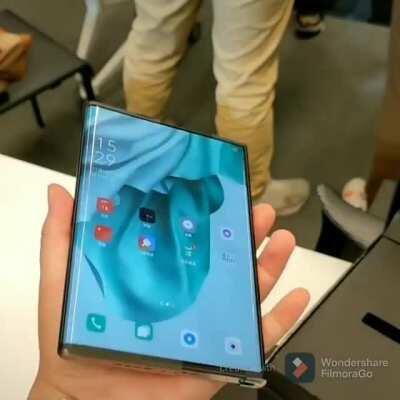 The new Oppo roll screen smartphone is smooth