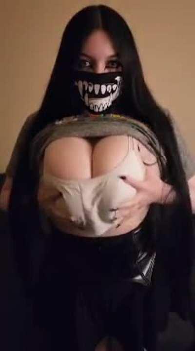 it's hard to find shirts that fit xD