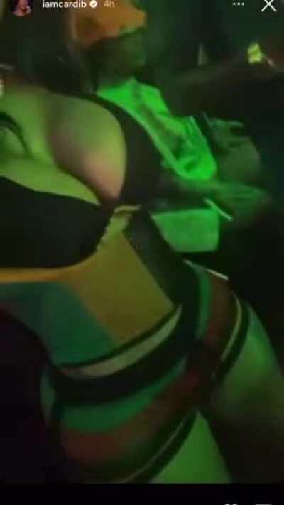 [Reddit] I wanna nut all over those tits!!