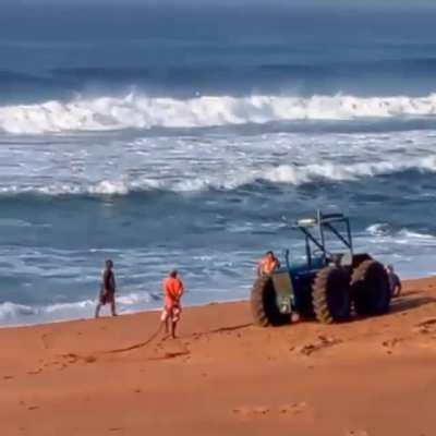 Apparently at ballito yesterday. How not to get your boat out.