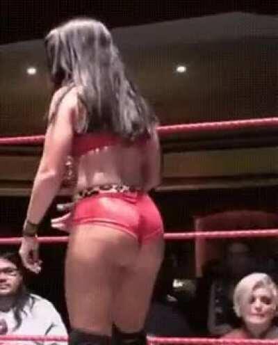 Ivelisse phat ass