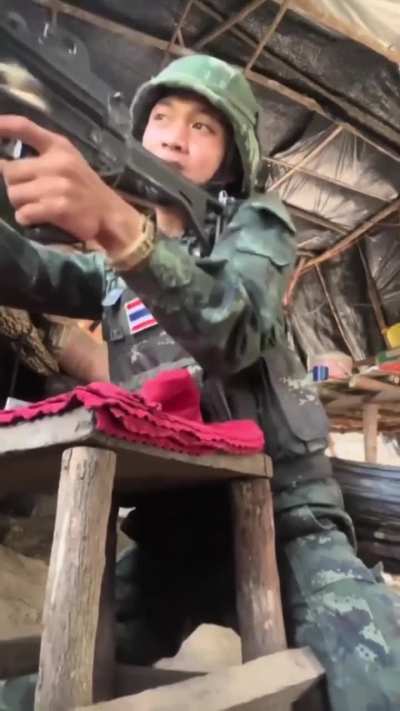 Royal Thai Army soldier firing FN Minimi (2025 Cambodian-Thai December Clashes)