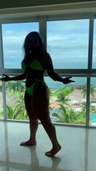 Here’s some more of queenplusx. Big booty milf with 3 kids shows off 👀🔥😍