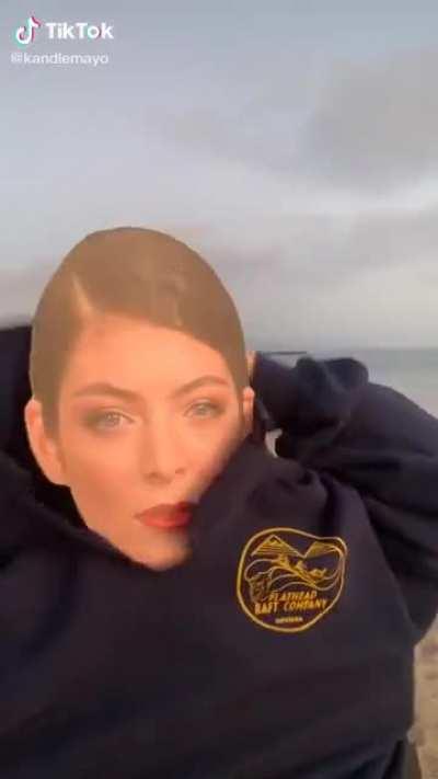 She thinks you love the beach you such a damn liar 🤭