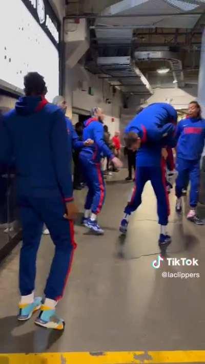 Kawhi ain’t even look at em twice.