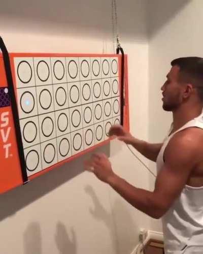 Vasyl Lomachenko demonstrates his reactiontime