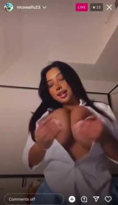 Titties looking nice