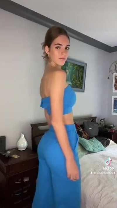 Her ass looks so good