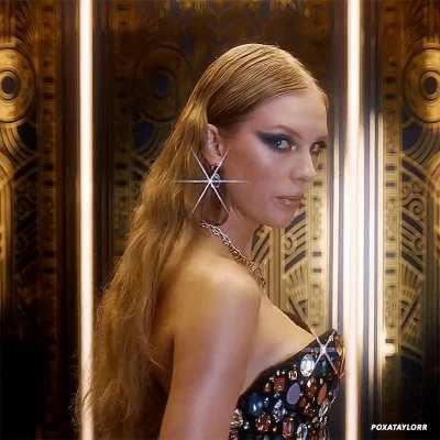 Taylor did this music video knowing this sub reddit exists 🤤
