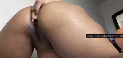 Shoving my buttplug into my tight asshole 😋