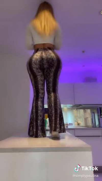 She knows what she’s doing 🤤🤤