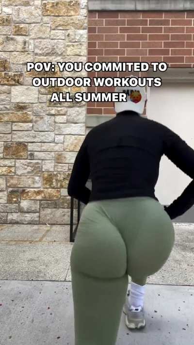 Dezi Stormz (@dezistormz)