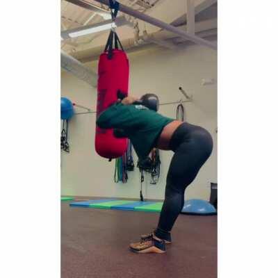 Booty work on hump day. 🍑💪🏽