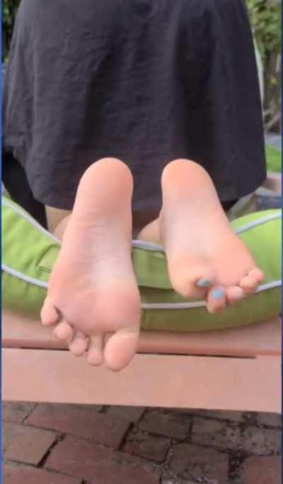 Nothing like a breeze to hit between the toes