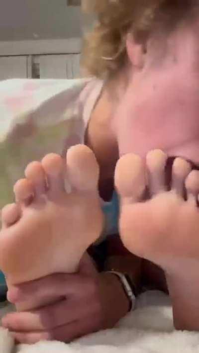 Emma (emmamc0513 on IG and catieeshane on IG) and Catie worship each other