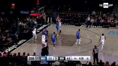 [Highlight] Ben Simmons posts up and hits a smooth fadeaway jumper