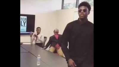 When the beat drops on Botan's original song: