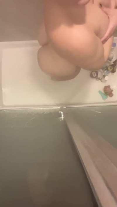 Shower ass clapping