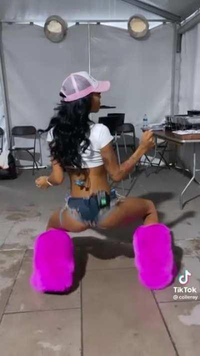 That 🍑 be moving 😮‍💨🔥