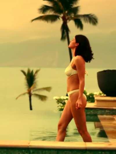 Alexandra Daddario, bra