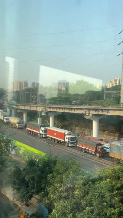 Heavy traffic on Godhbunder alert🤬