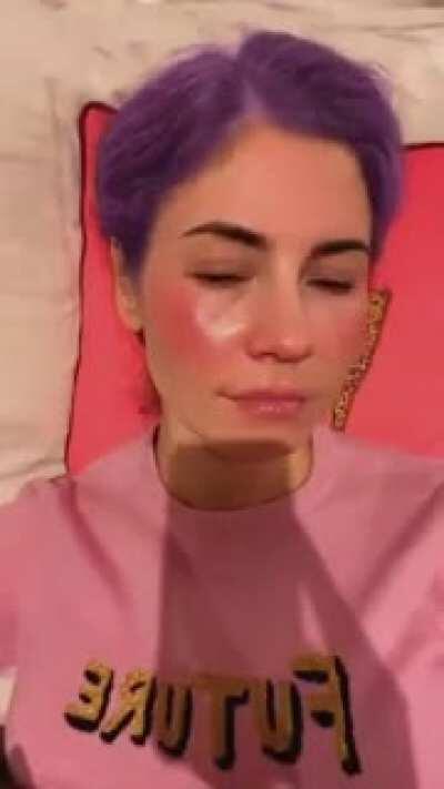 Marina messing around with the “colored hair”filter on Instagram