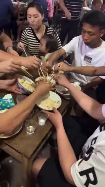 吃席抢菜，快乐