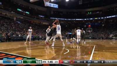 [Highlight] Robin Lopez gets the violation for being too loud while Giannis is at the FT line, tells teammates to shush on next time down