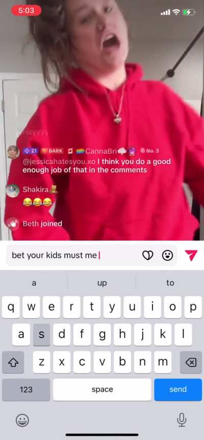 Mommyofthebeez shouting at me and trying to shake it on live *looks more like she’s squatting*