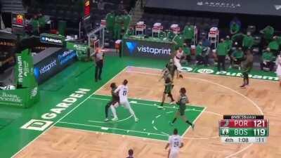 [Highlight] Melo hits a big triple