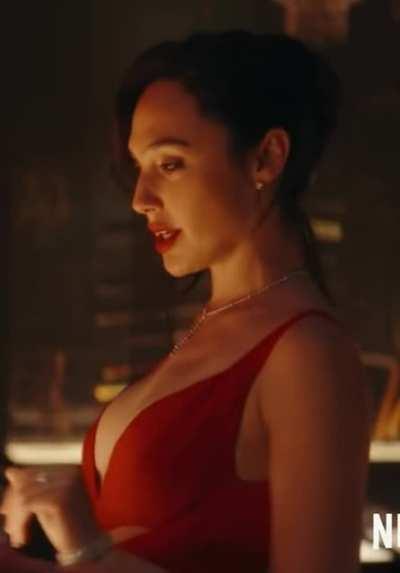 Milf Gal Gadot in that red dress. So damn sexy