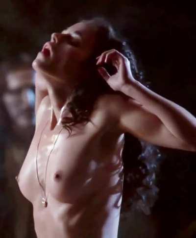 Leela Savasta has gorgeous boobs